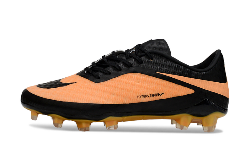 CHUTEIRA NIKE HYPERVENOM SE ELITE CAMPO - LARANJA E PRETA