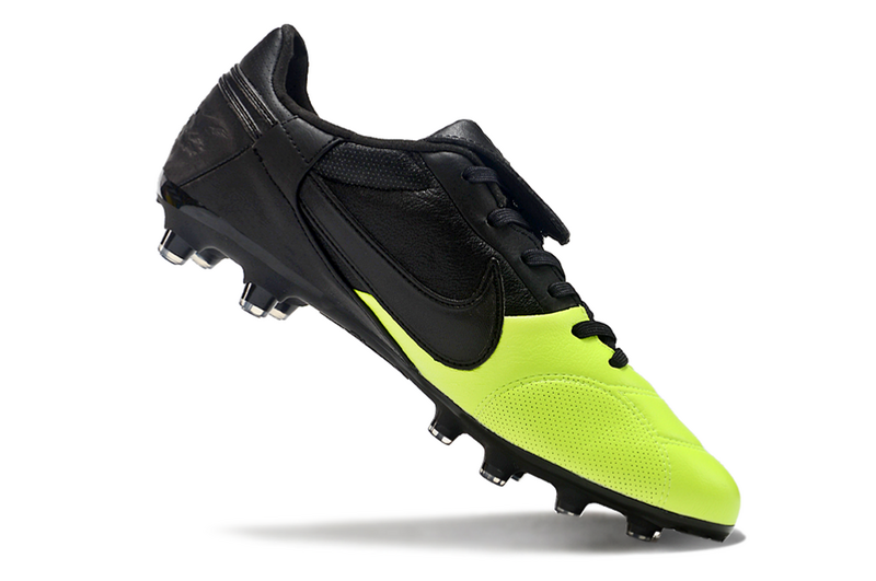CHUTEIRA NIKE PREMIER III ELITE CAMPO - VERDE E PRETA