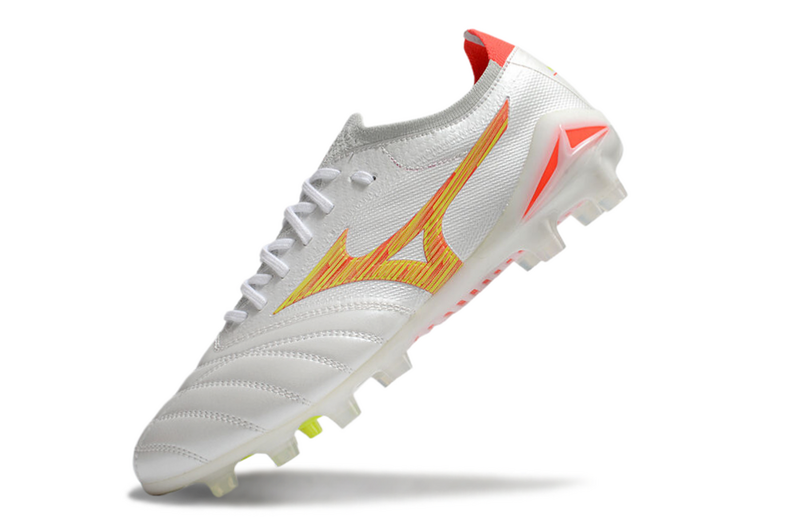 CHUTEIRA MIZUNO MORELIA NEO IV JAPAN CAMPO - BRANCA E LARANJA