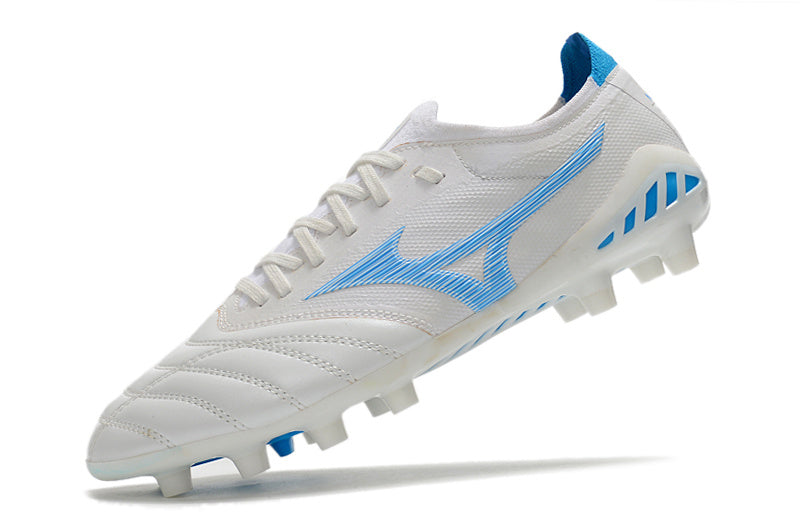 CHUTEIRA MIZUNO MORELIA NEO III JAPAN CAMPO - BRANCA E AZUL