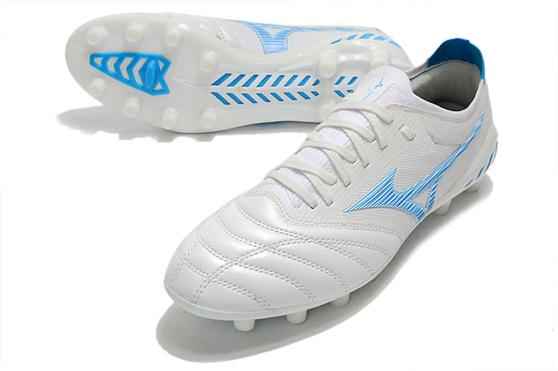 CHUTEIRA MIZUNO MORELIA NEO III JAPAN CAMPO - BRANCA E AZUL