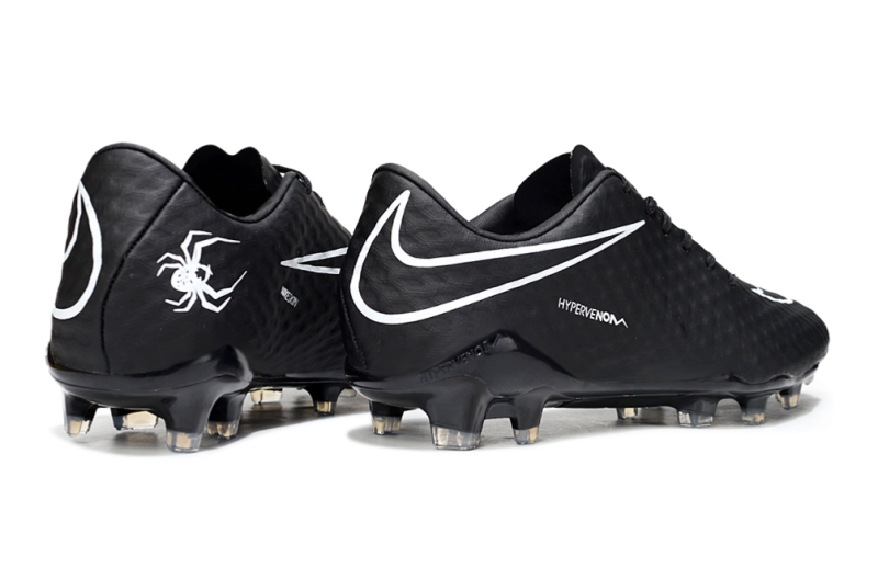 CHUTEIRA NIKE HYPERVENOM SE ELITE CAMPO - PRETA E BRANCA
