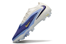 CHUTEIRA NIKE PHANTOM 6 ELITE CAMPO "FEAR NOTHING" - BRANCA E AZUL