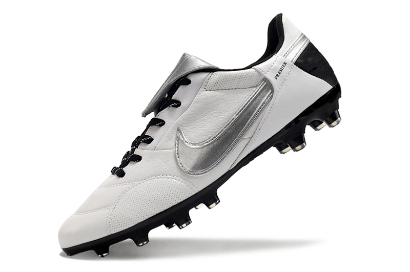 CHUTEIRA NIKE PREMIER III ELITE CAMPO - BRANCA E PRATA