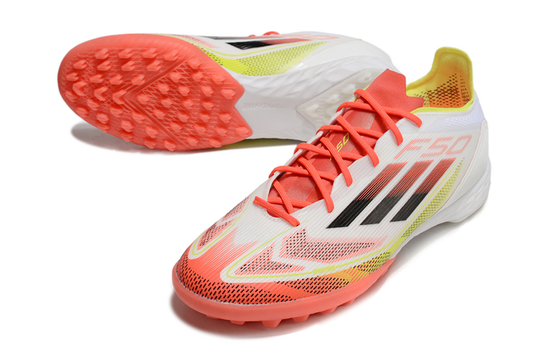 CHUTEIRA ADIDAS F50 SOCIETY - BRANCA E VERMELHA