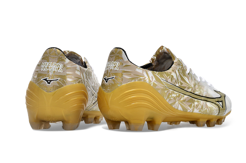 CHUTEIRA MIZUNO ALPHA JAPAN CAMPO "SÉRGIO RAMOS" - DOURADA E BRANCA