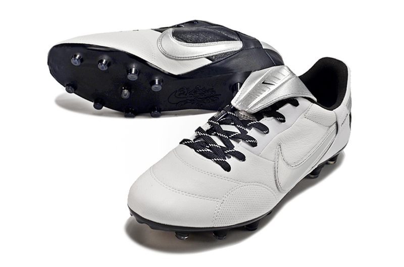 CHUTEIRA NIKE PREMIER III ELITE CAMPO - BRANCA E PRATA