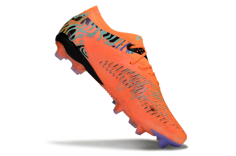 CHUTEIRA PUMA FUTURE 8 ULTIMATE LOW CAMPO - LARANJA
