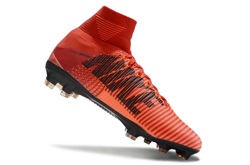 CHUTEIRA NIKE MERCURIAL SUPERFLY 5 ELITE CAMPO - VERMELHA