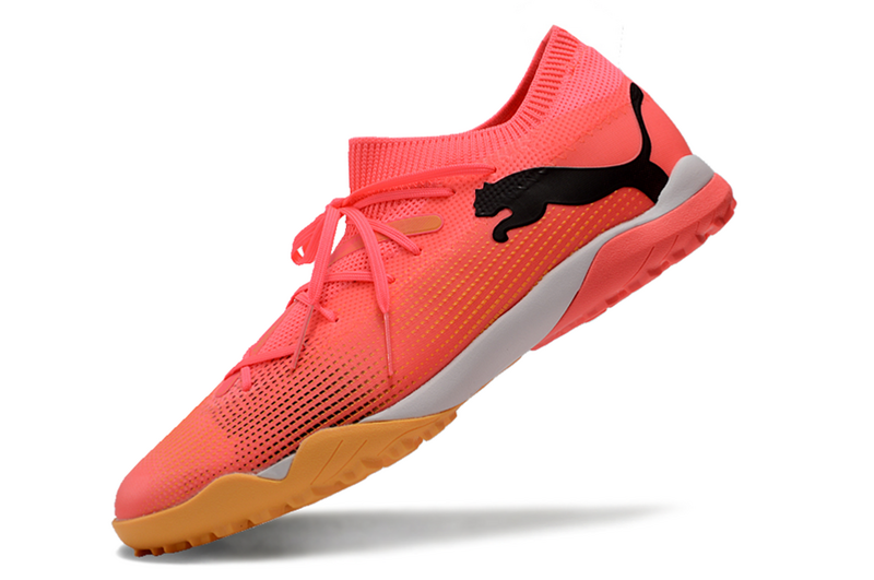 CHUTEIRA PUMA FUTURE 7 ULTIMATE SOCIETY - ROSA E AMARELA
