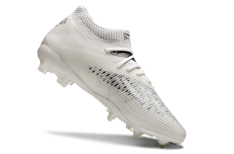 CHUTEIRA PUMA FUTURE 8 ULTIMATE CAMPO - BRANCA
