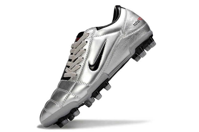 CHUTEIRA NIKE TOTAL 90 III CAMPO - CINZA E PRETA