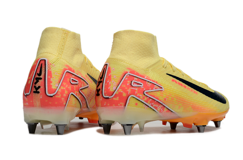 CHUTEIRA NIKE AIR ZOOM MERCURIAL SUPERFLY 10 ELITE TRAVA MISTA "MBAPPÉ" - AMARELA E LARANJA
