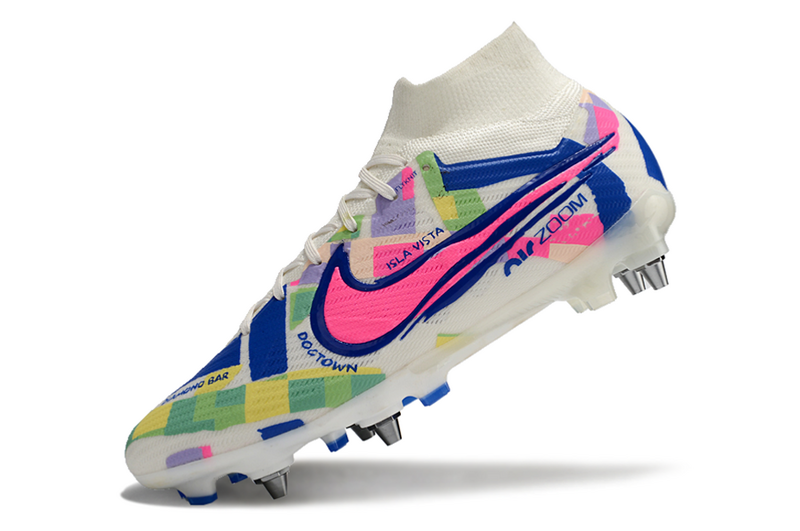 CHUTEIRA NIKE AIR ZOOM MERCURIAL SUPERFLY 9 ELITE TRAVA MISTA "SOCAL" - BRANCA E COLORIDA