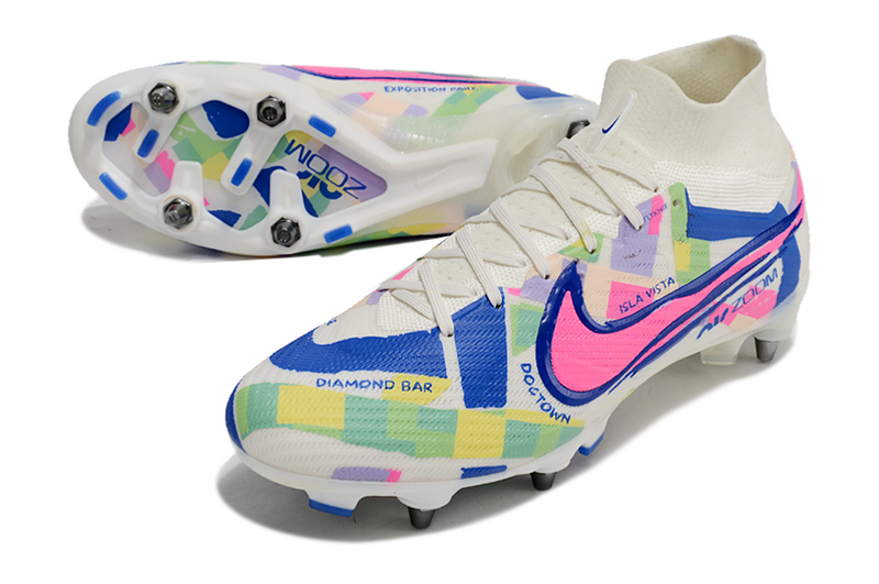 CHUTEIRA NIKE AIR ZOOM MERCURIAL SUPERFLY 9 ELITE TRAVA MISTA "SOCAL" - BRANCA E COLORIDA