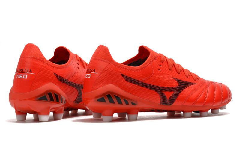 CHUTEIRA MIZUNO MORELIA NEO III JAPAN CAMPO - VERMELHA E PRETA