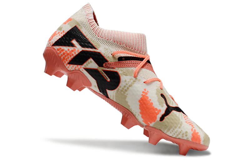 CHUTEIRA PUMA FUTURE 7 ULTIMATE CAMPO - BRANCA E LARANJA