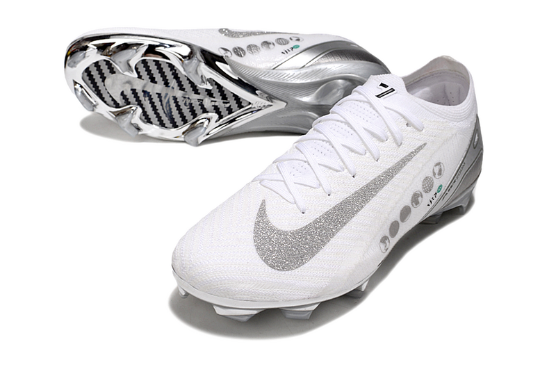 CHUTEIRA NIKE AIR ZOOM MERCURIAL VAPOR 16 ELITE CAMPO "VINI JR" - BRANCA E CINZA