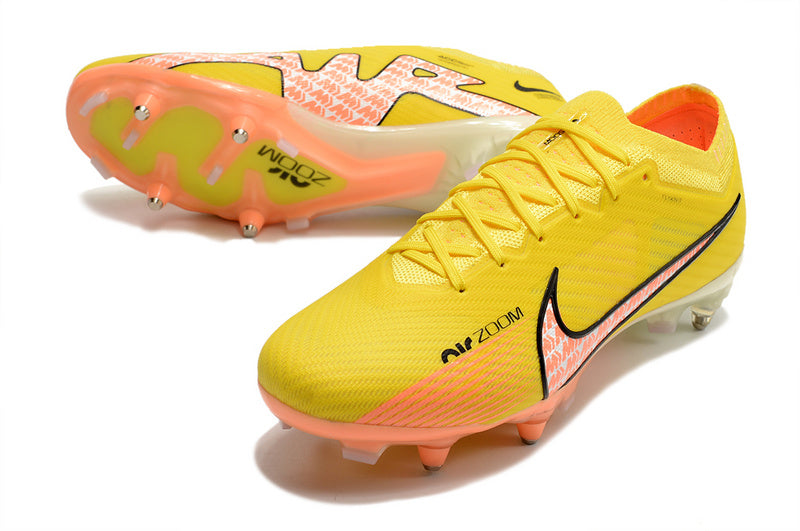 CHUTEIRA NIKE AIR ZOOM MERCURIAL VAPOR 15 ELITE TRAVA MISTA FIXA "LUCENT" AMARELA E LARANJA