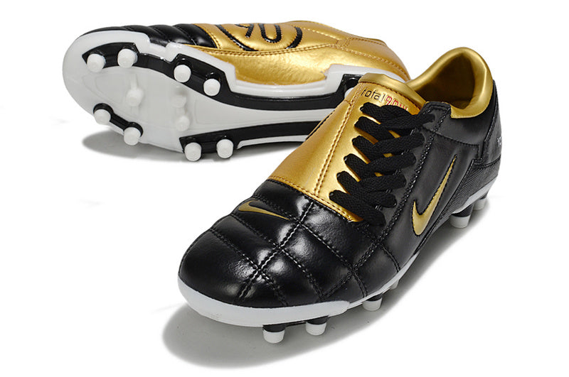CHUTEIRA NIKE TOTAL 90 III CAMPO - PRETA E DOURADA