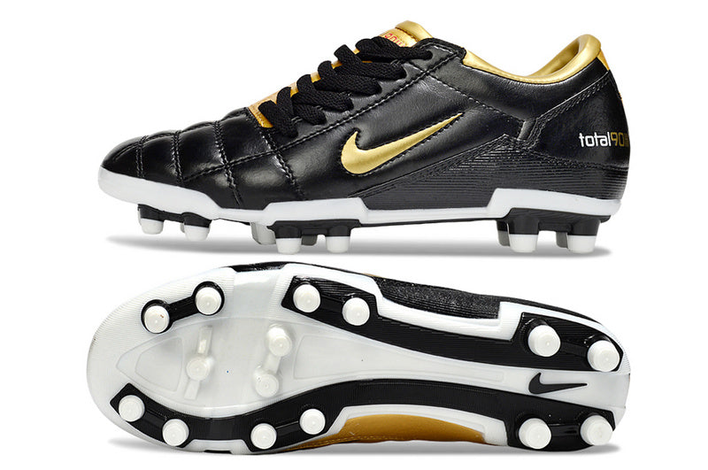 CHUTEIRA NIKE TOTAL 90 III CAMPO - PRETA E DOURADA