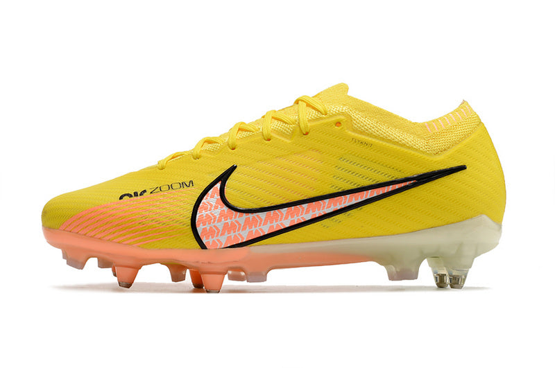 CHUTEIRA NIKE AIR ZOOM MERCURIAL VAPOR 15 ELITE TRAVA MISTA FIXA "LUCENT" AMARELA E LARANJA