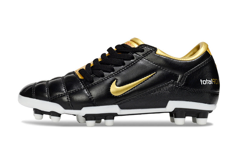 CHUTEIRA NIKE TOTAL 90 III CAMPO - PRETA E DOURADA
