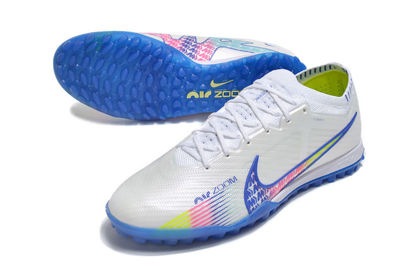 CHUTEIRA NIKE MERCURIAL AIR ZOOM VAPOR 15 ELITE SOCIETY - BRANCA E AZUL