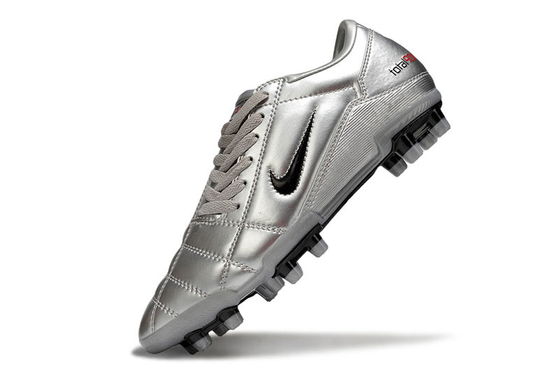 CHUTEIRA NIKE TOTAL 90 III CAMPO - PRATA E VERMELHA