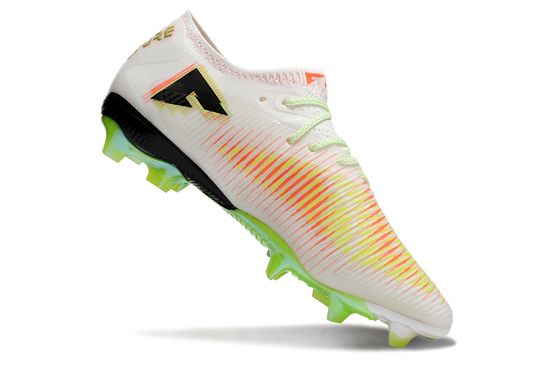CHUTEIRA PUMA FUTURE 8 ULTIMATE LOW CAMPO - BRANCA E VERDE
