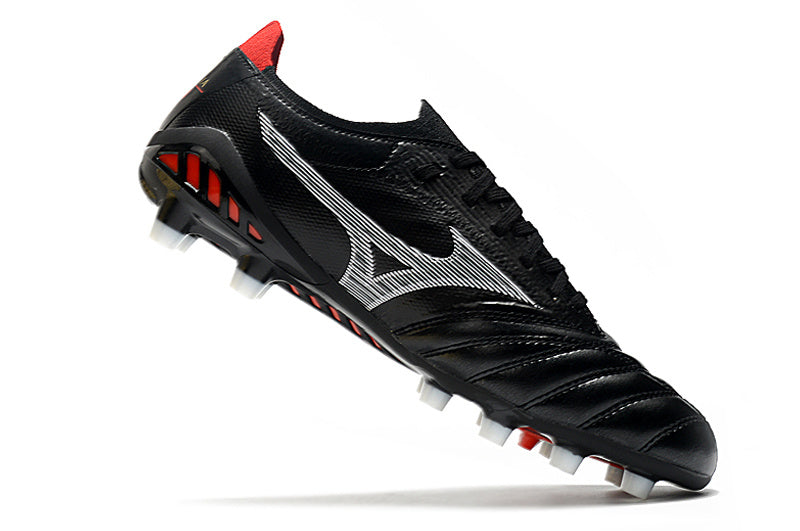 CHUTEIRA MIZUNO MORELIA NEO III JAPAN CAMPO - PRETA E VERMELHA