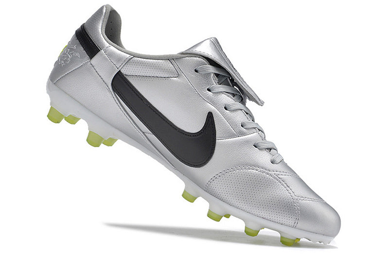 CHUTEIRA NIKE PREMIER III ELITE CAMPO - PRATA