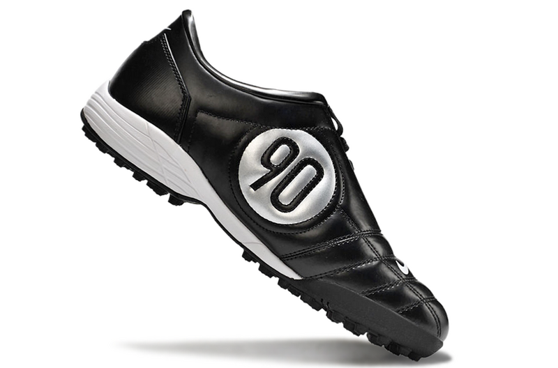 CHUTEIRA NIKE TOTAL 90 III SOCIETY - PRETA
