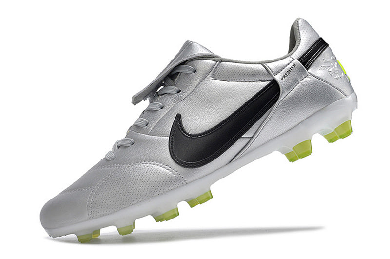 CHUTEIRA NIKE PREMIER III ELITE CAMPO - PRATA
