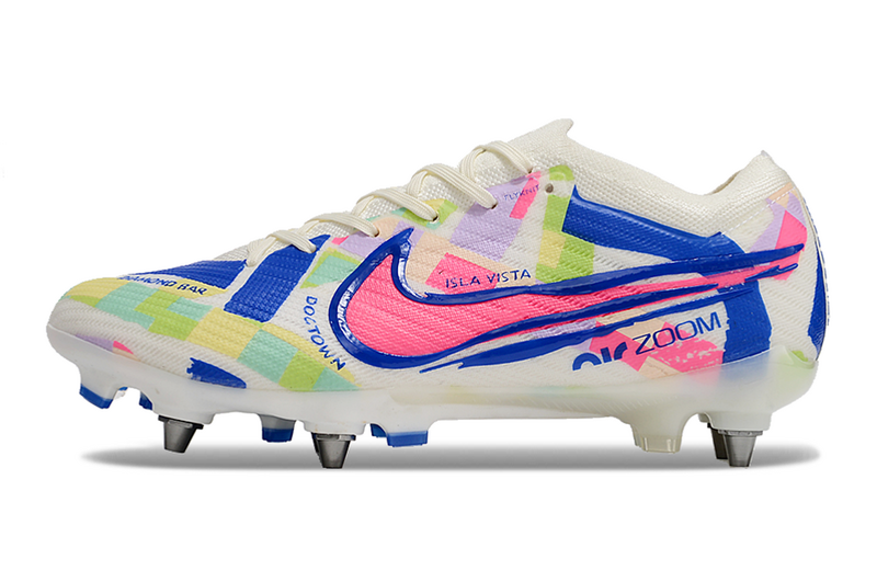 CHUTEIRA NIKE AIR ZOOM MERCURIAL VAPOR 15 ELITE TRAVA MISTA "SOCAL" - BRANCA E COLORIDA