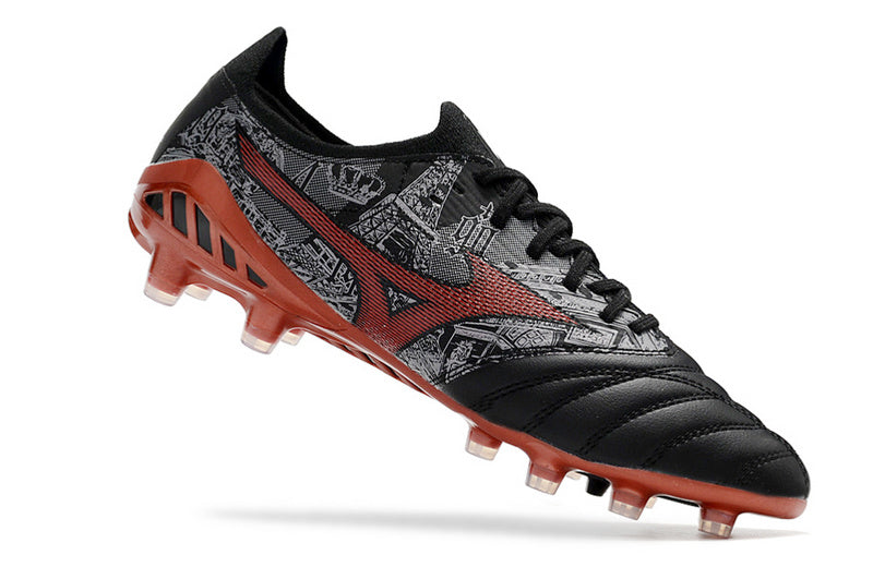 CHUTEIRA MIZUNO MORELIA NEO III JAPAN CAMPO - PRETA E VERMELHA