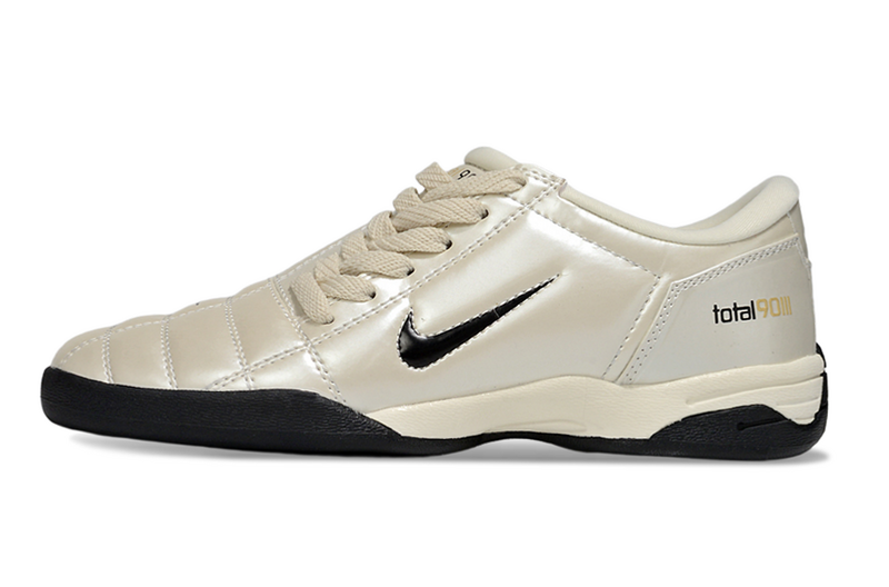 CHUTEIRA NIKE TOTAL 90 III FUTSAL - BEGE E PRETA