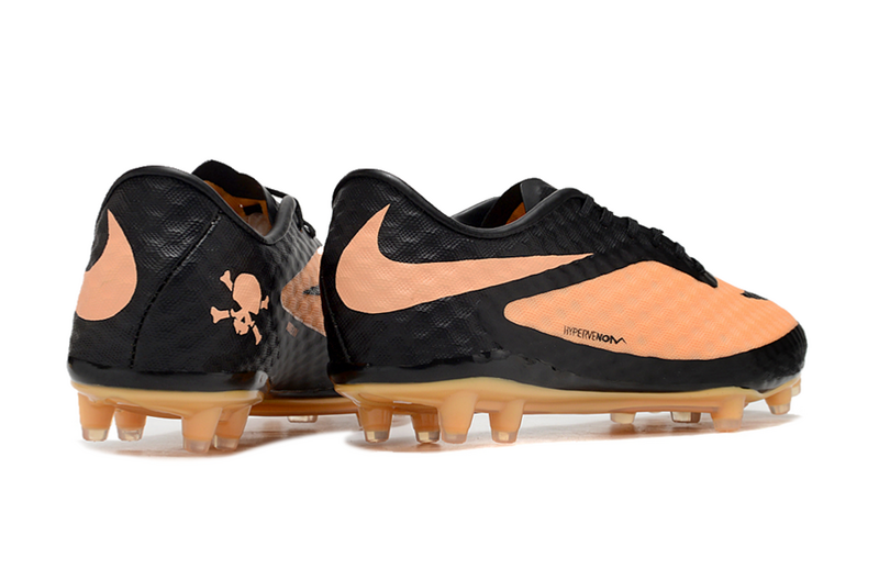 CHUTEIRA NIKE HYPERVENOM ELITE CAMPO - LARANJA E PRETA