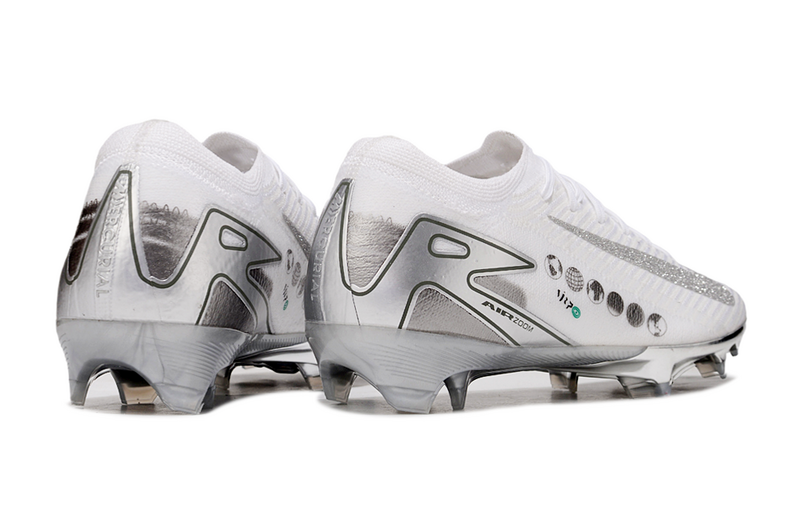 CHUTEIRA NIKE AIR ZOOM MERCURIAL VAPOR 16 ELITE CAMPO "VINI JR" - BRANCA E CINZA