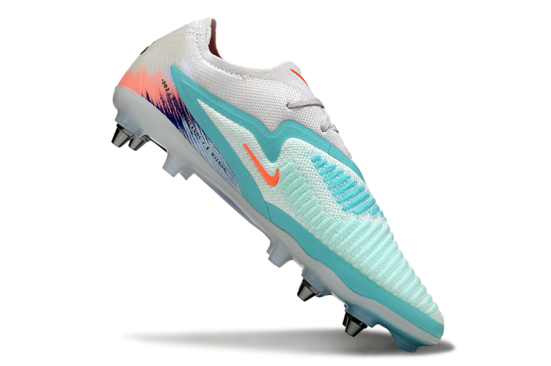 CHUTEIRA NIKE PHANTOM 6 ELITE TRAVA MISTA "UNITED 002" - BRANCA E AZUL