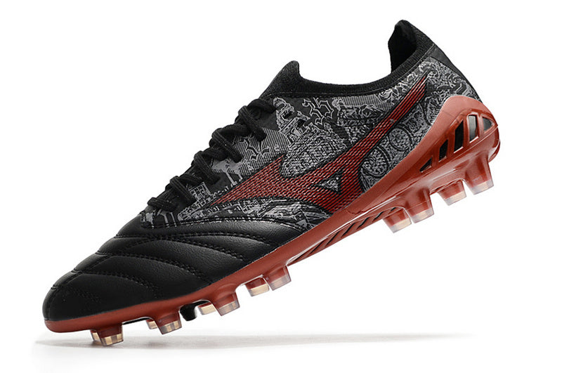 CHUTEIRA MIZUNO MORELIA NEO III JAPAN CAMPO - PRETA E VERMELHA