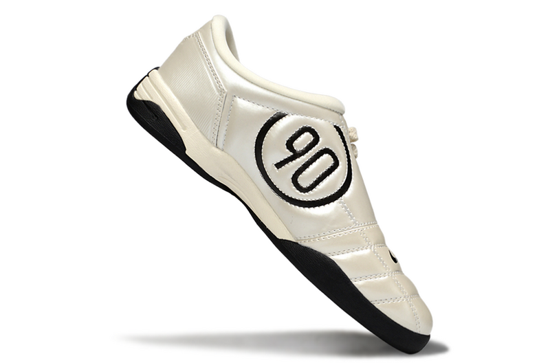 CHUTEIRA NIKE TOTAL 90 III FUTSAL - BEGE E PRETA