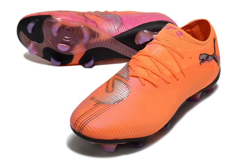 CHUTEIRA PUMA FUTURE 8 ULTIMATE LOW CAMPO - LARANJA E ROSA