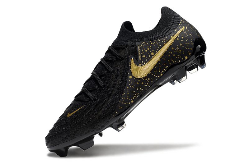 CHUTEIRA NIKE PHANTOM GX II ELITE CAMPO - PRETA E DOURADA