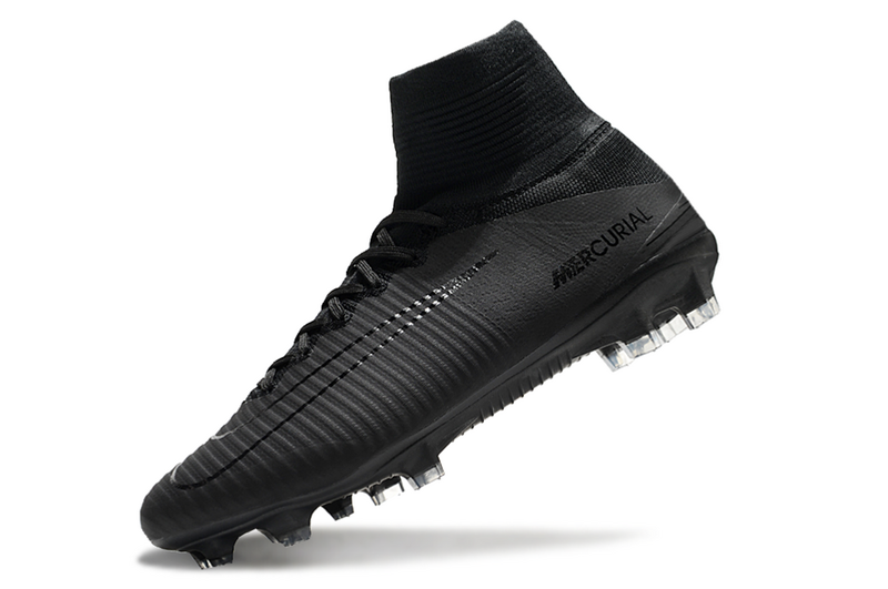 CHUTEIRA NIKE MERCURIAL SUPERFLY 5 ELITE CAMPO - PRETA