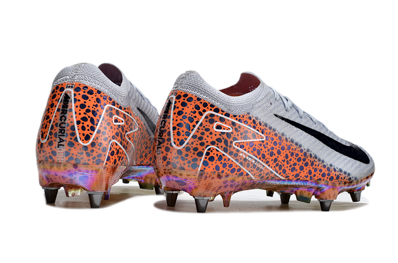 CHUTEIRA NIKE AIR ZOOM MERCURIAL VAPOR 16 ELITE TRAVA MISTA "ELECTRIC" - BRANCA E LARANJA