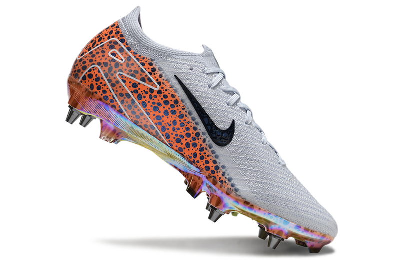 CHUTEIRA NIKE AIR ZOOM MERCURIAL VAPOR 16 ELITE TRAVA MISTA "ELECTRIC" - BRANCA E LARANJA