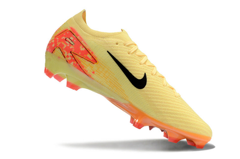CHUTEIRA NIKE AIR ZOOM MERCURIAL VAPOR 16 ELITE CAMPO "MBAPPÉ" - AMARELA E LARANJA