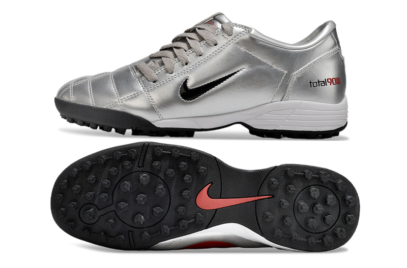 CHUTEIRA NIKE TOTAL 90 III SOCIETY - PRATA, PRETA E VERMELHA