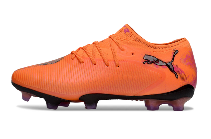 CHUTEIRA PUMA FUTURE 8 ULTIMATE LOW CAMPO - LARANJA E ROSA